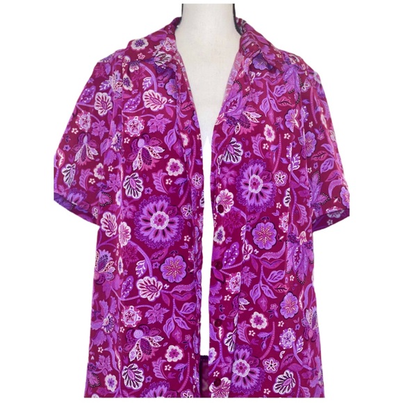 Vibrant Fuchsia Floral Button Up 💜 - Picture 2 of 7